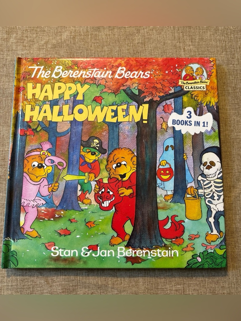 The Berenstain Bears Happy Halloween! Kids Costume Book - Colorful